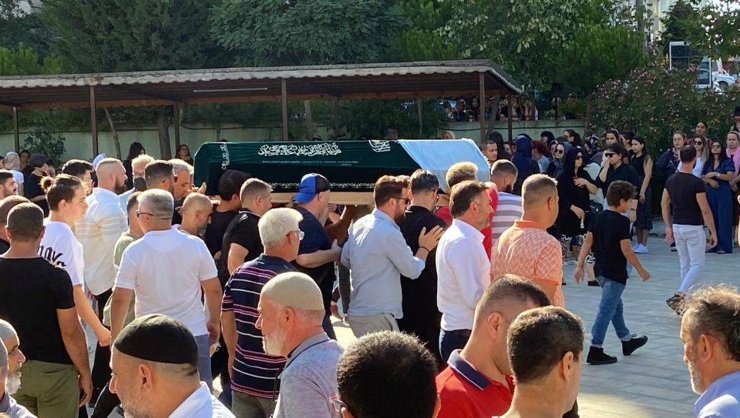 Sevgilisinin kolundan tutup, 25 metrelik uçurumdan atladığı Mehlika, toprağa verildi