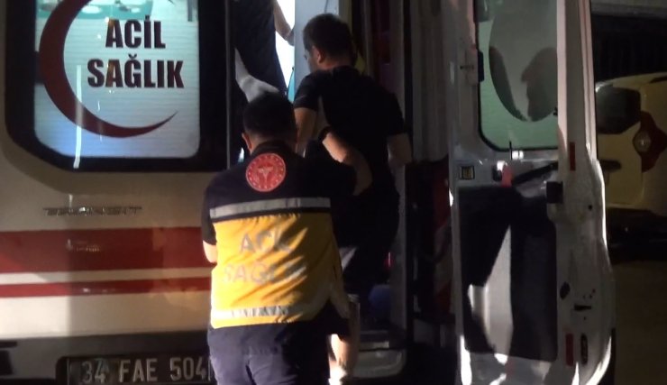 Silivri'de eşiyle tartışıp elindeki bıçakla kendini balkona kilitledi