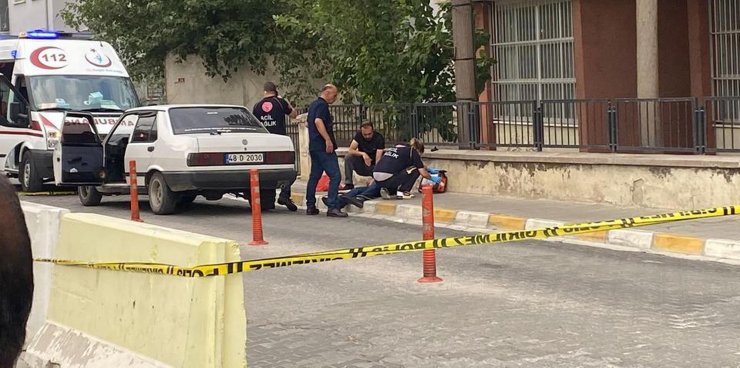 Yarım saat arayla 2 cinayet işleyip, emniyetin önünde intihar etti