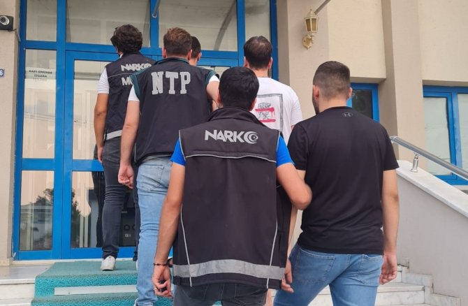 Zehir taciri 3 şüpheli tutuklandı