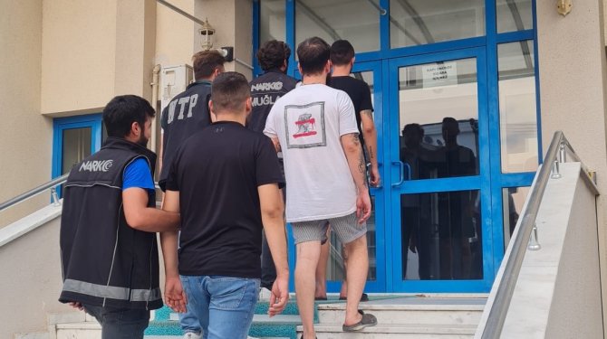 Zehir taciri 3 şüpheli tutuklandı