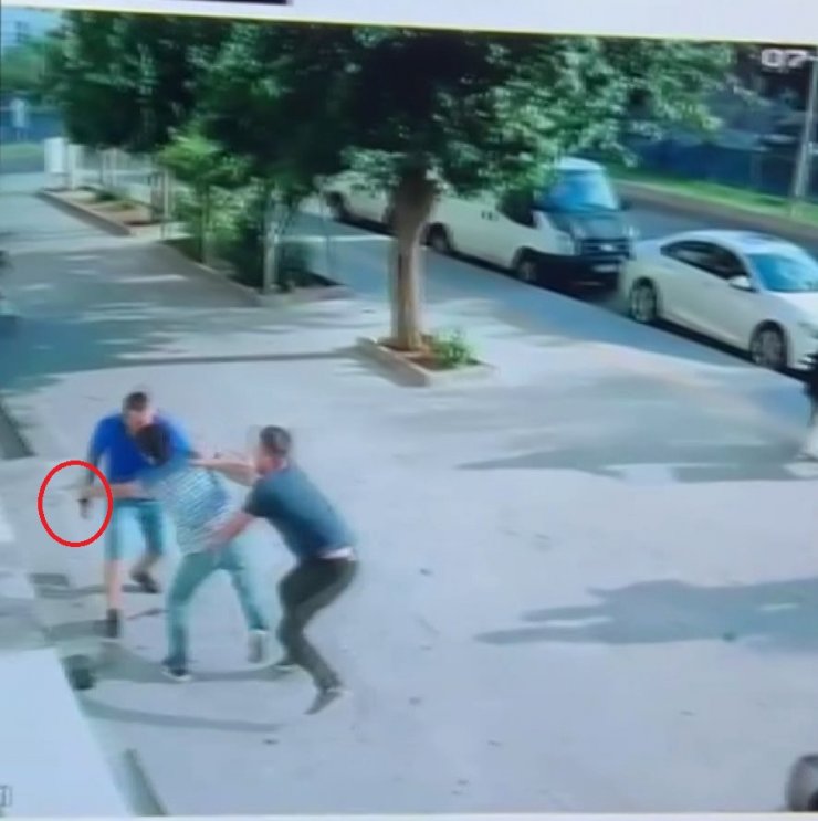 4 kişinin yaralandığı silahlı 'kız kaçırma' kavgası kamerada