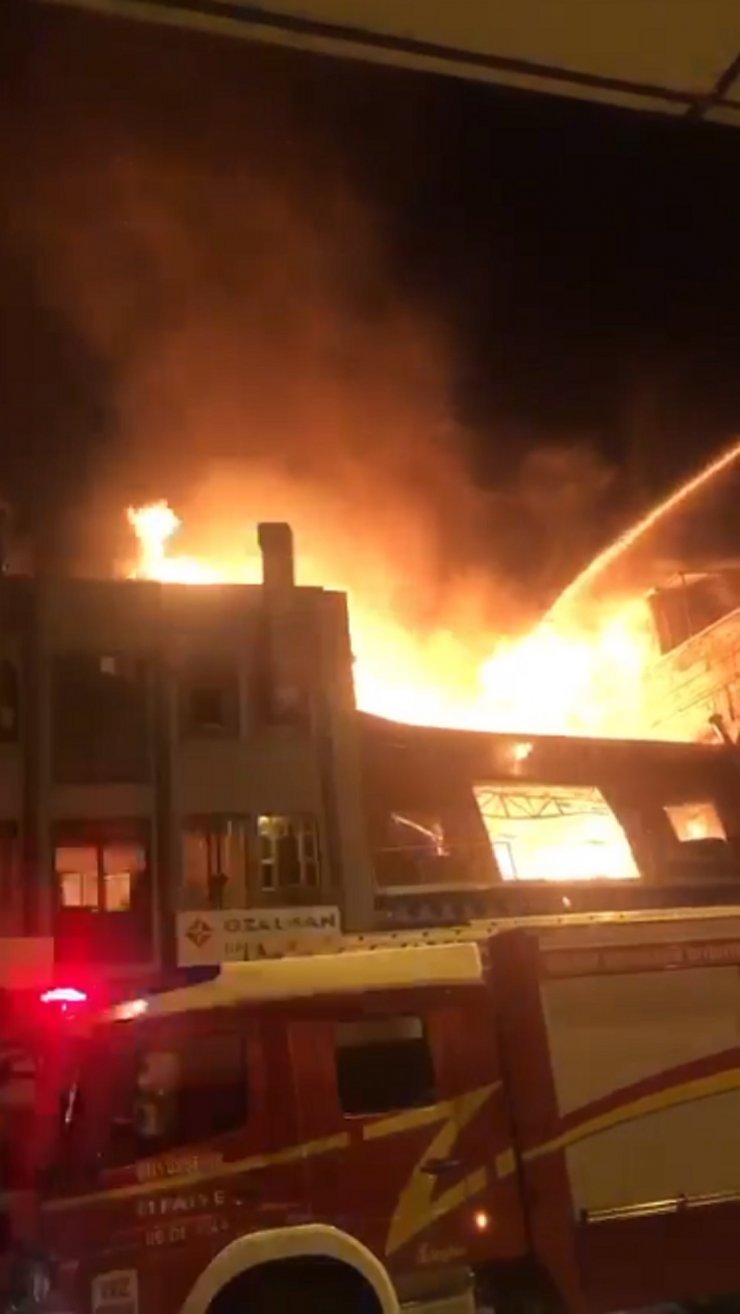 Ankara'da 2 katlı ahşap atölyesinde yangın