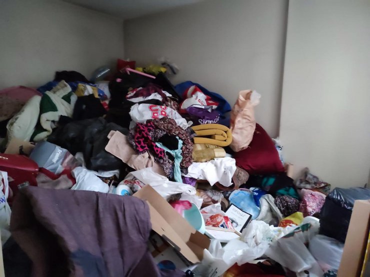 Ankara'da apartman dairesinden 1 kamyonet çöp çıktı