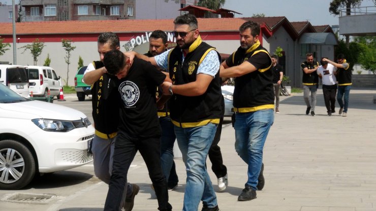 Annesini, eşiyle evlendirmek isteyen kadının evini kurşunladı