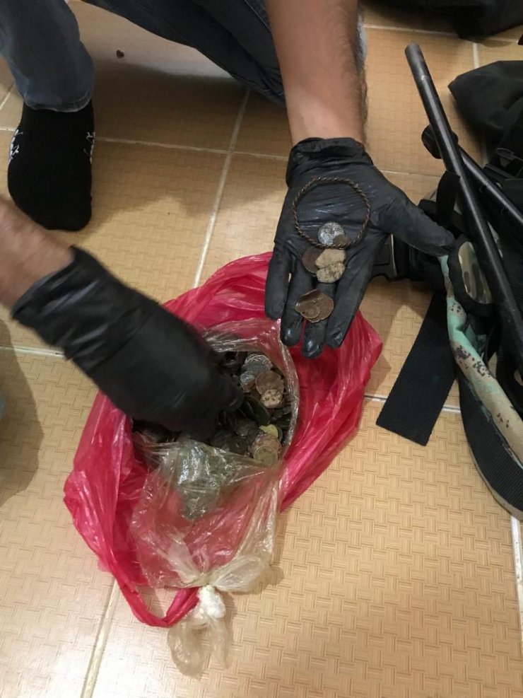 Arkeolog polisler, tarihi eser kaçakçılarına geçit vermiyor