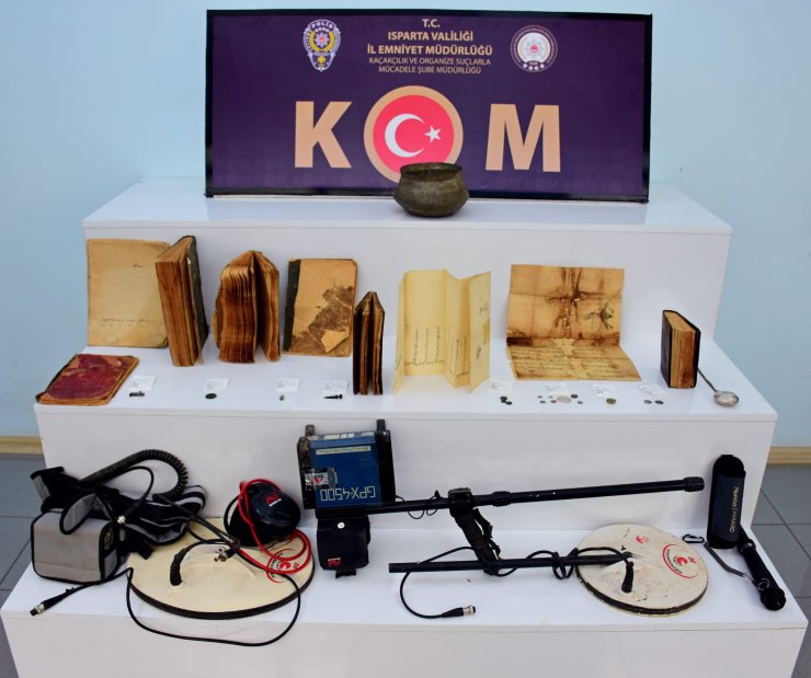 Arkeolog polisler, tarihi eser kaçakçılarına geçit vermiyor