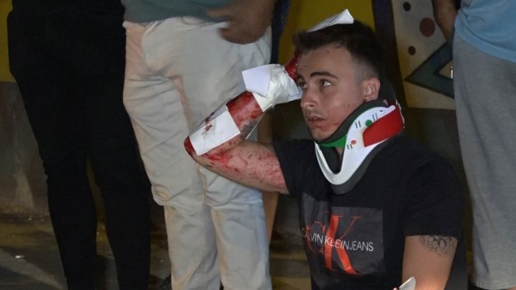 Bursa'da sulama tankerine çarpan otomobil, zincirleme kazaya yol açtı: 1'i ağır 5 yaralı