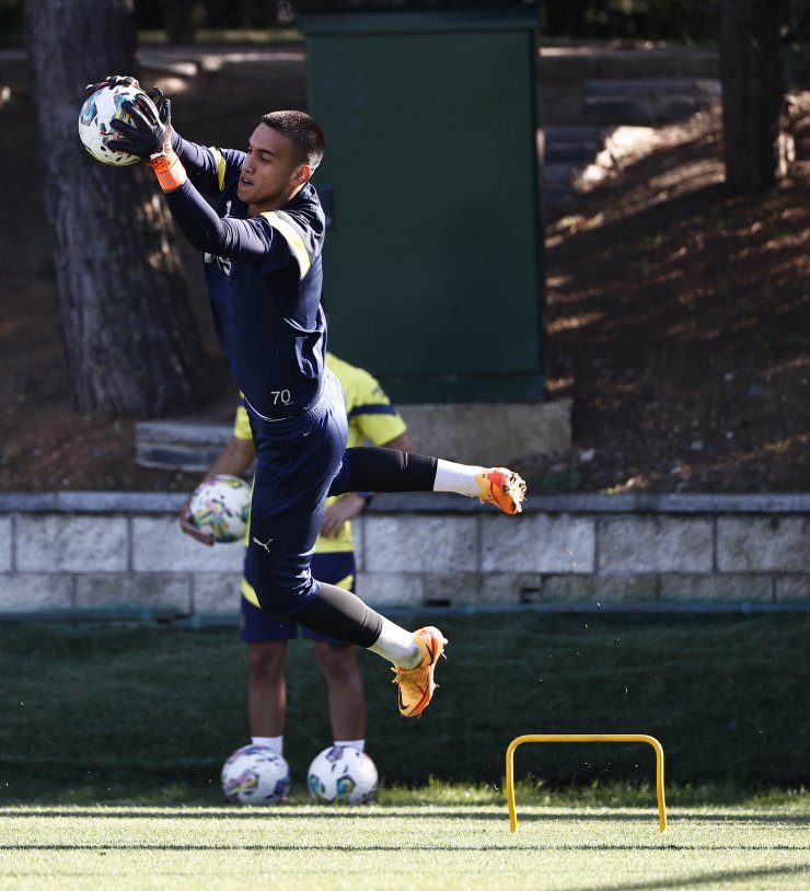 Fenerbahçe, Slovacko hazırlıklarına başladı