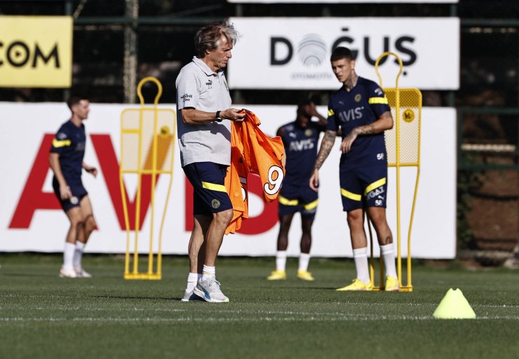 Fenerbahçe, Slovacko hazırlıklarına başladı