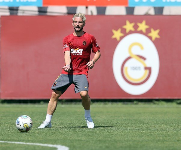 Galatasaray'da Torreira ve Mertens ilk idmanlarına çıktılar