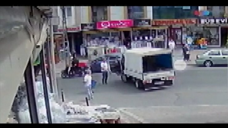 Hırsızlık yaparken yakalanınca kavga çıkardılar