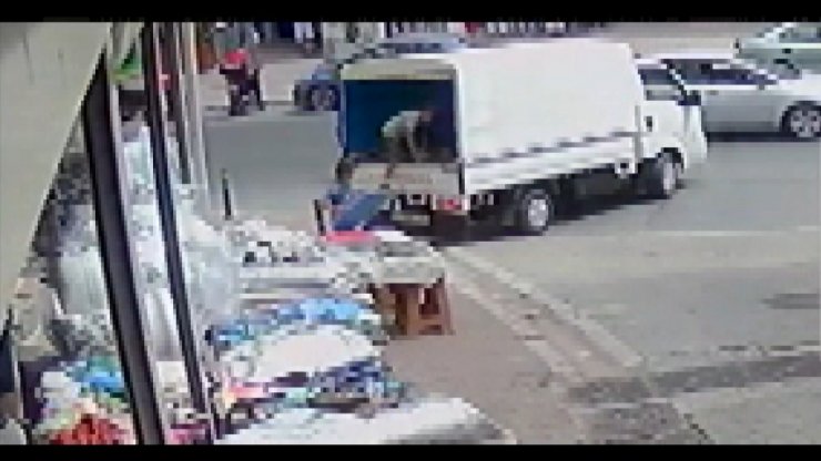 Hırsızlık yaparken yakalanınca kavga çıkardılar