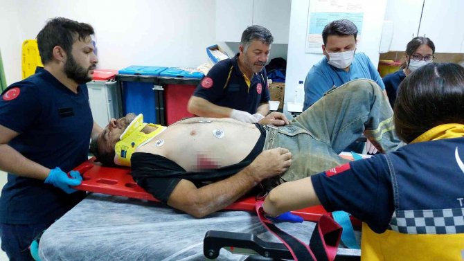 İnşaattan düşen kalıp ustası ölümden döndü