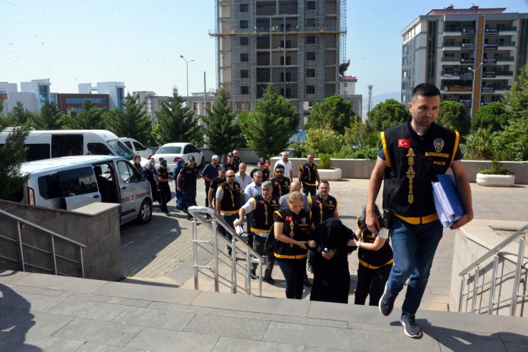 Kocasını ve kızını öldürüp üst üste gömen kadın adliyeye sevk edildi