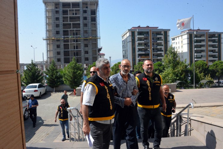 Kocasını ve kızını öldürüp üst üste gömen kadın adliyeye sevk edildi