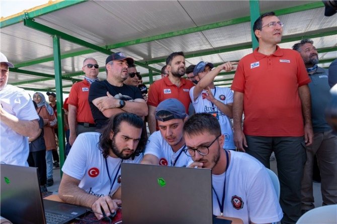 Öğrencilerin tasarladığı roket, başarıyla fırlatıldı