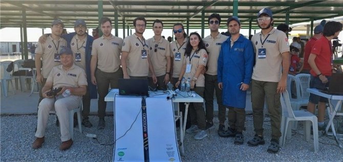 Öğrencilerin tasarladığı roket, başarıyla fırlatıldı