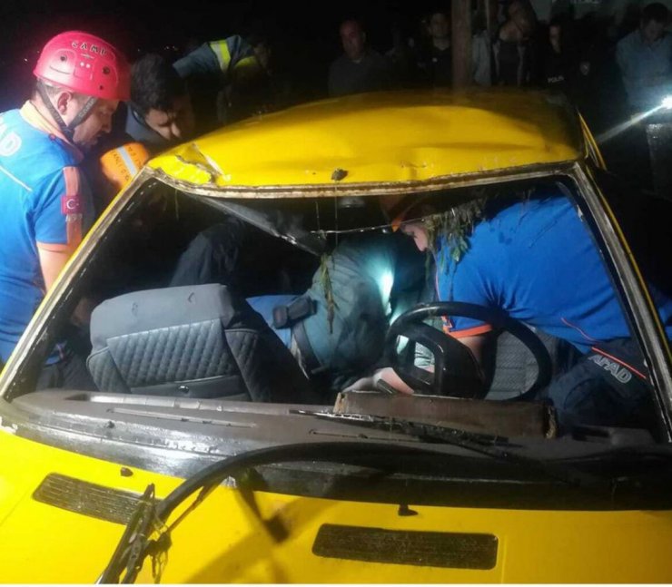 Otomobille uçtuğu sulama kanalında boğuldu