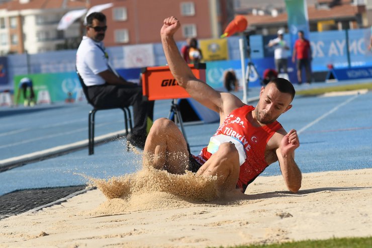 Üç adım atlamada Necati Er şampiyon oldu