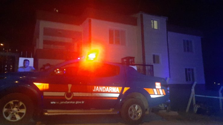 Vahşet! Anne- baba ve 2 kardeşini öldürüp intihar etti