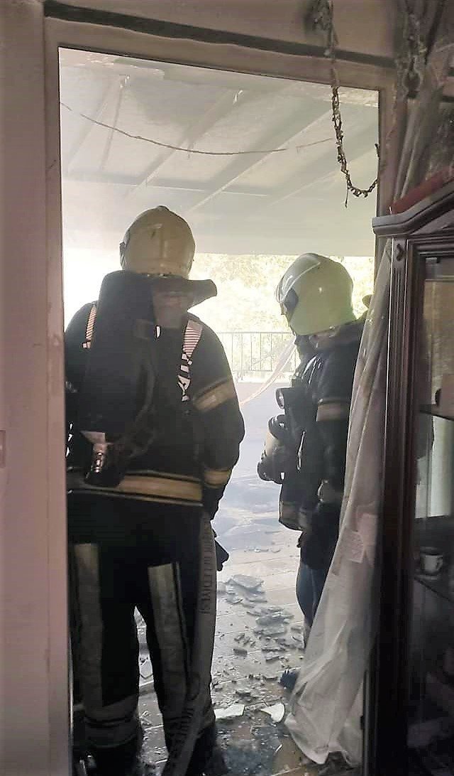 Yanan ev kullanılmaz hale geldi