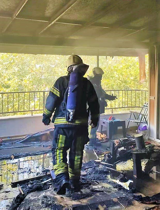 Yanan ev kullanılmaz hale geldi