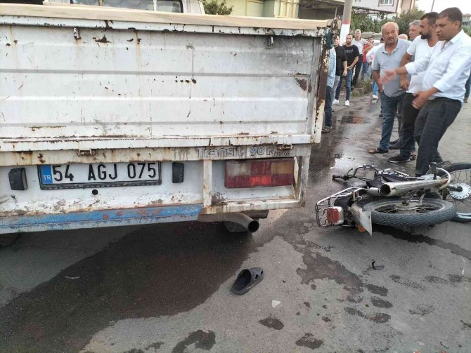 14 yaşındaki çocuğun kullandığı plakasız motosiklet kazaya karıştı