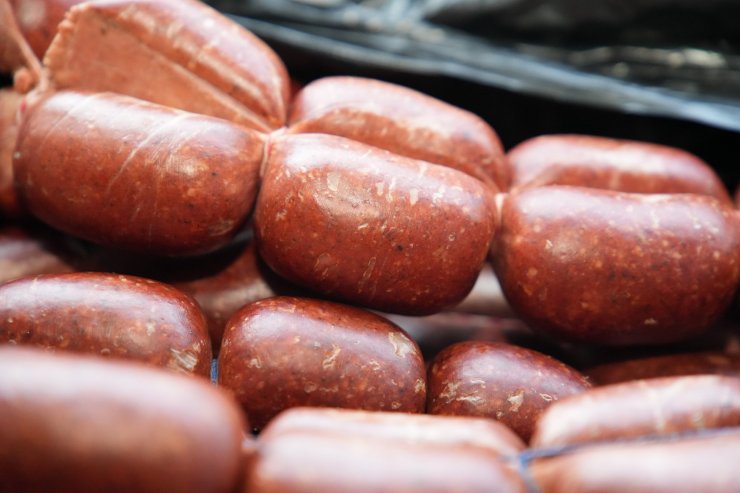 Dana eti olarak satılan sucuktan tavuk çıktı