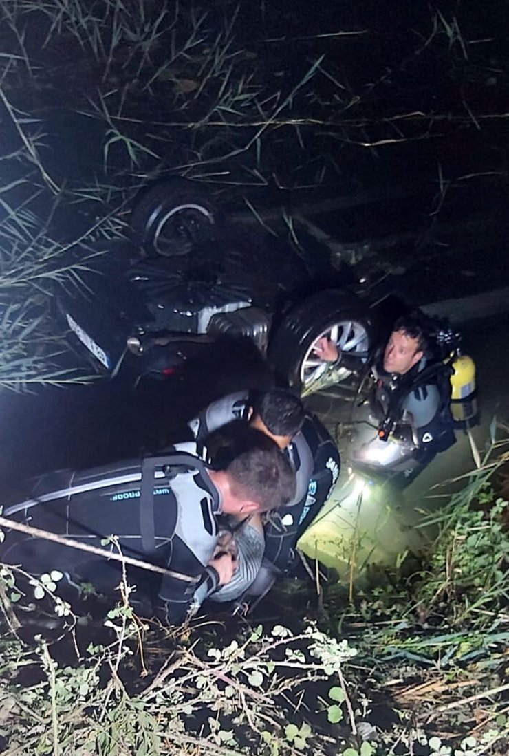 Dereye düşen otomobildeki 2 arkadaşın ölüm nedeni 'suda boğulma'