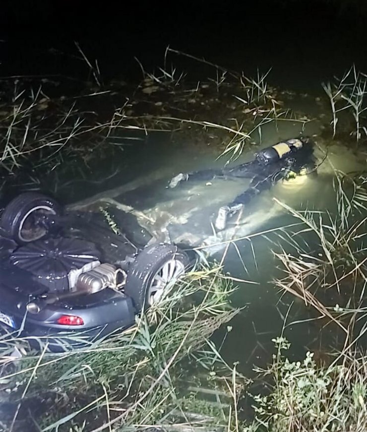 Dereye düşen otomobildeki 2 arkadaşın ölüm nedeni 'suda boğulma'