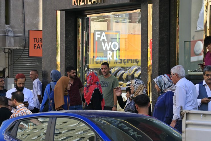 Diyarbakır'da 'kuyumcu' baskını; düşük ayarlı sahte altınlar ele geçirildi