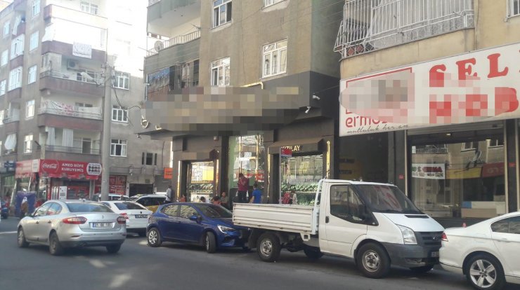 Diyarbakır'da 'kuyumcu' baskını; düşük ayarlı sahte altınlar ele geçirildi