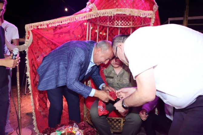 En büyük hayali asker olmaktı, engelli gence asker kınası yakıldı