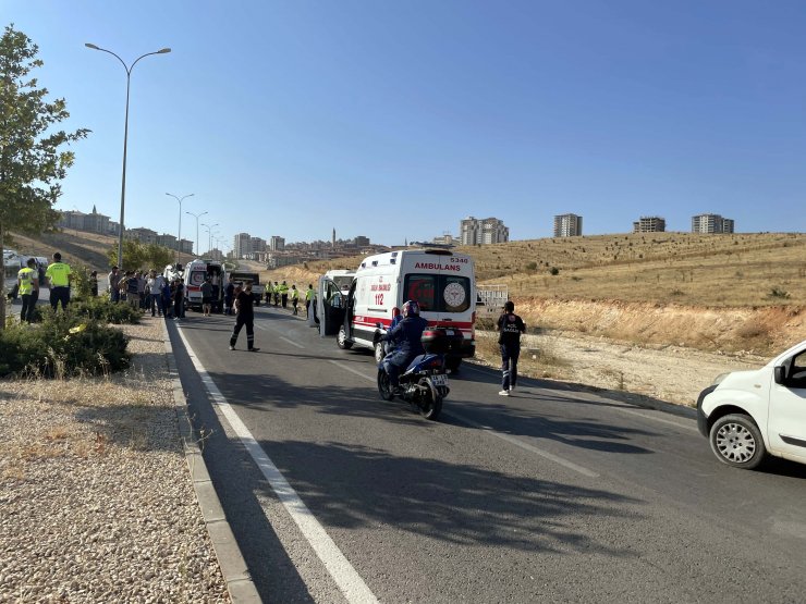 İşçi servisleri çarpıştı: 3'ü ağır, 22 yaralı