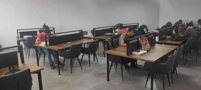 Gençlerin ikinci adresi kütüphaneler