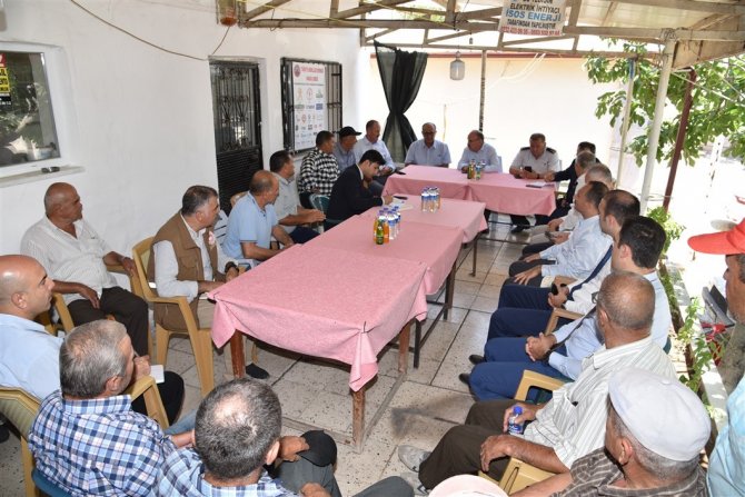 Vali Karadeniz, domates ve tütün hasadına katıldı