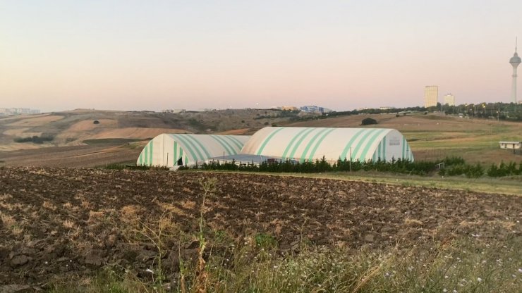 Yangın çıkan halı saha deposunda ceset bulundu