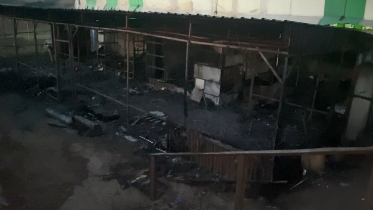 Yangın çıkan halı saha deposunda ceset bulundu