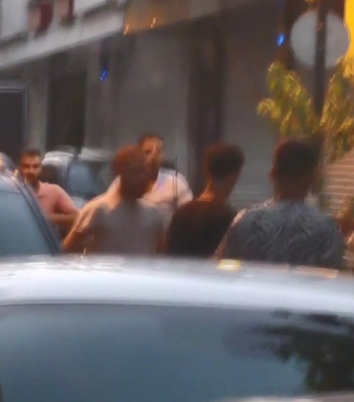 Zeytinburnu’nda yan baktın kavgası kamerada
