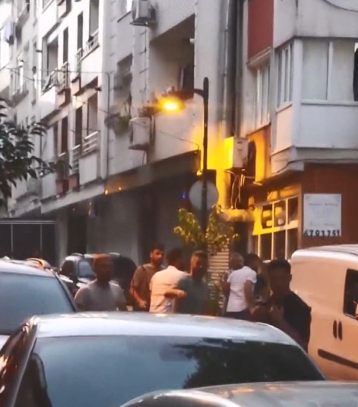 Zeytinburnu’nda yan baktın kavgası kamerada