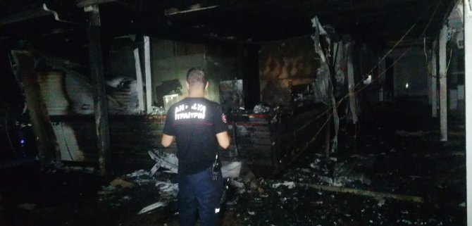 5 Yıldızlı otelin sahil barında korkutan yangın