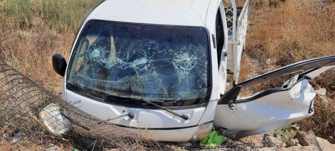 Bodrum’da kamyonet tarlaya uçtu: 2 yaralı