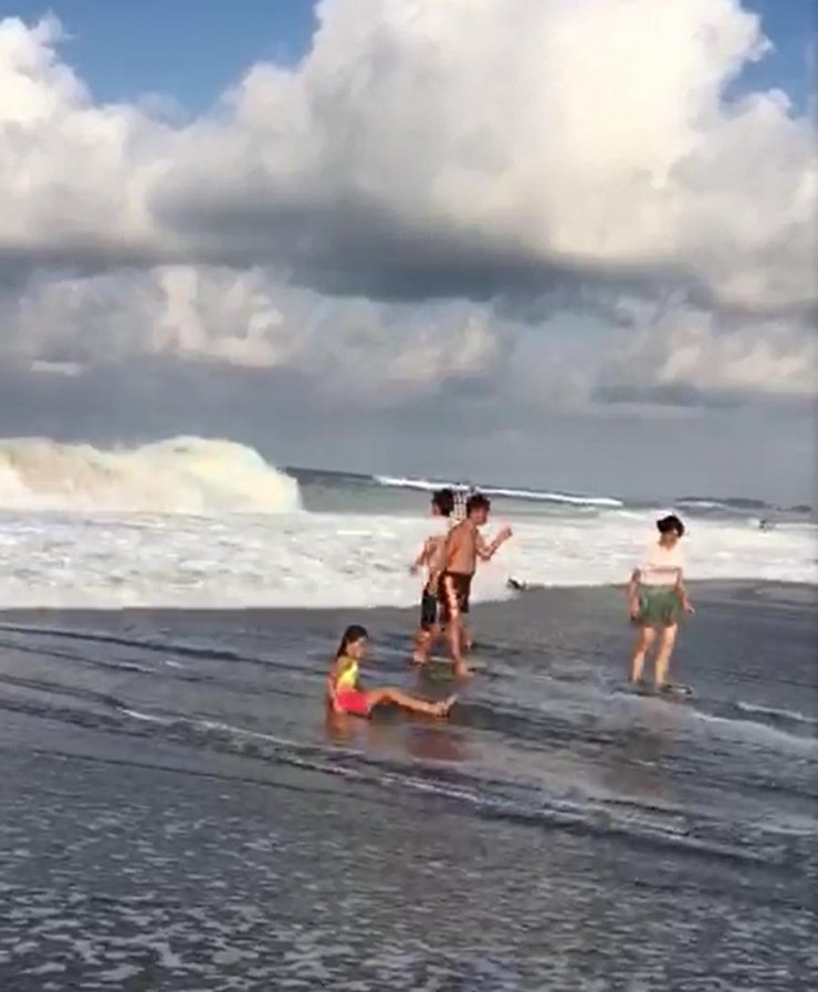 Dalgalarla suya kapılıp, boğulan İlayda'nın son anları kamerada