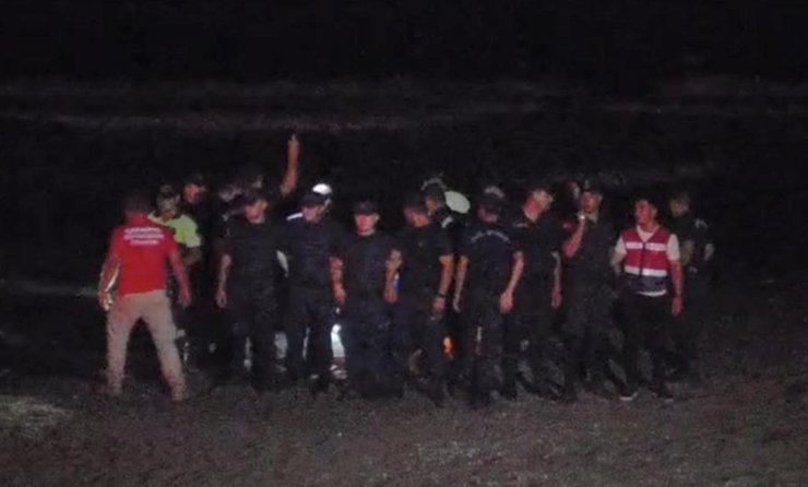 Dalgalarla suya kapılıp, boğulan İlayda'nın son anları kamerada