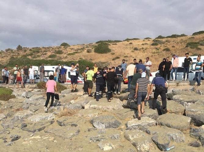 Denize düşen oğlunu kurtarmak isterken boğuldu