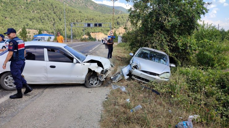 Hatalı sollama kazası: 5 yaralı