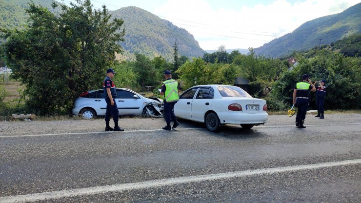 Hatalı sollama kazası: 5 yaralı