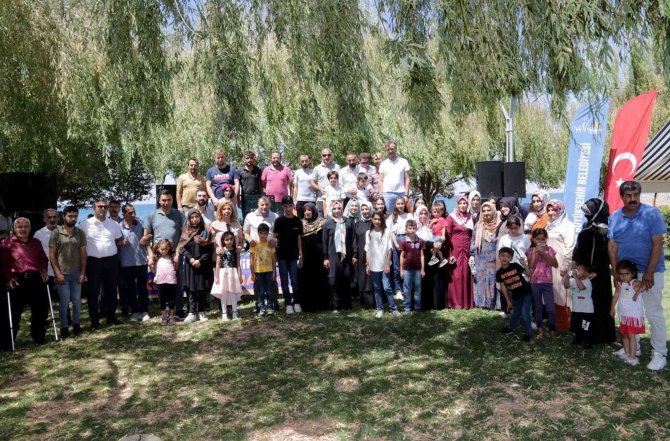 İşitme engellilerin sessiz dünyası müzik şöleniyle şenlendirildi