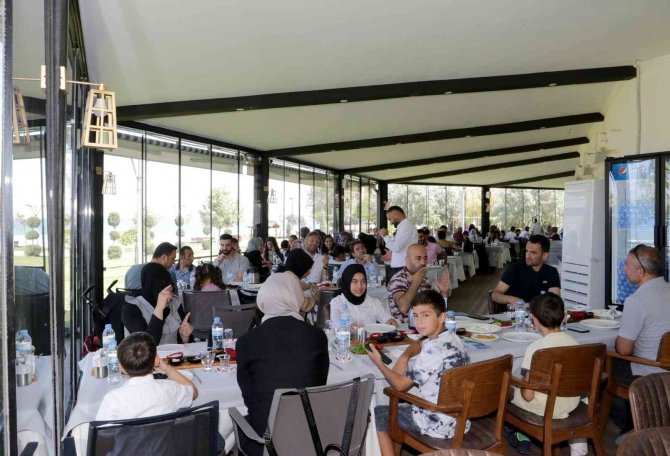 İşitme engellilerin sessiz dünyası müzik şöleniyle şenlendirildi